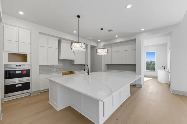 $2,199,489 | 942 Bristol Crk Bend, Lakeway, TX 78738