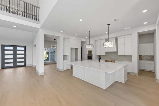 $2,199,489 | 942 Bristol Crk Bend, Lakeway, TX 78738