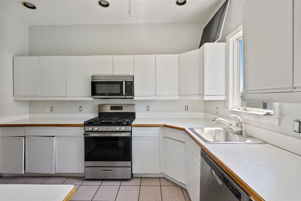87 Bellevue Road Lynn, MA 01904 - Photo 11 of 38