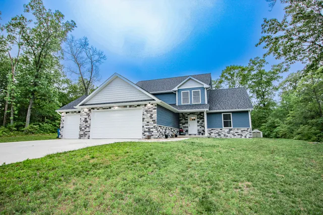 $484,900 | 11218 Woodcrest Place, Wheatfield, IN 46392