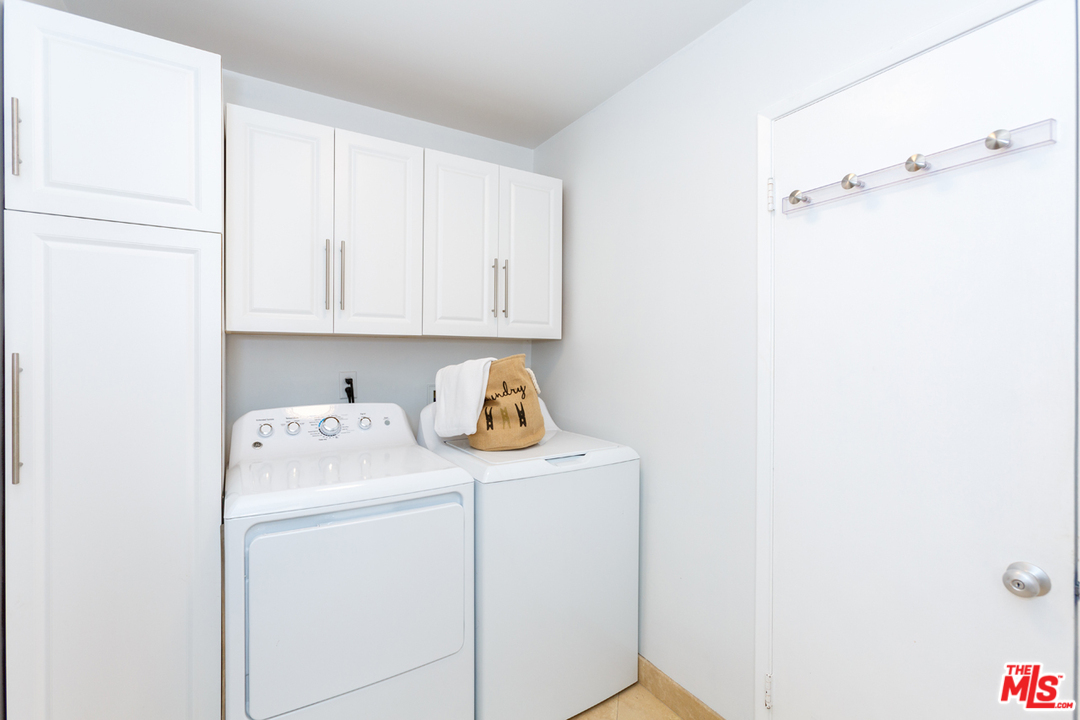 8257 Rees Street Playa del Rey, CA 90293 - Photo 27 of 40 a utility room with dryer and washer