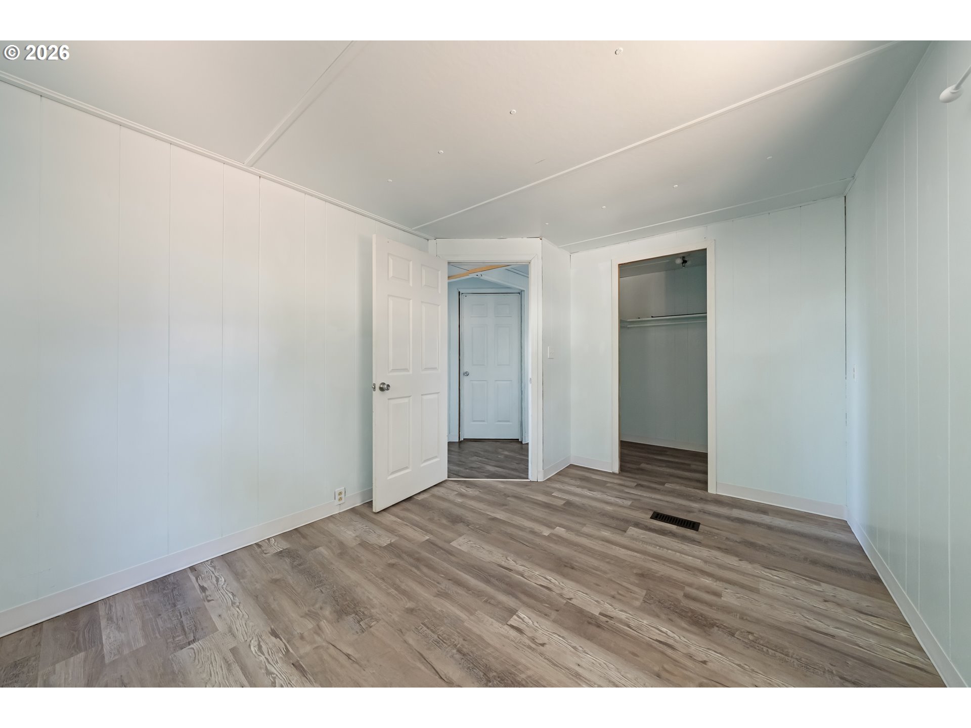 600 Southeast Edgewood Street Winston, OR 97496 - Photo 17 of 41 Primary Bedroom