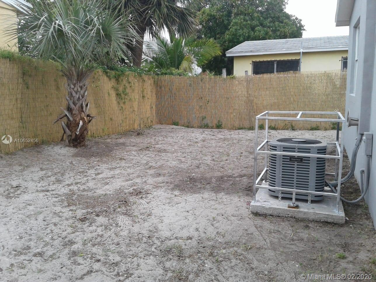 1046 Lincoln Road West Palm Beach, FL 33407 - Photo 10 of 14