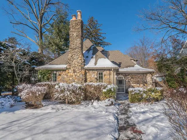 $1,950,000 | 23 Ivy Way, Port Washington, NY 11050