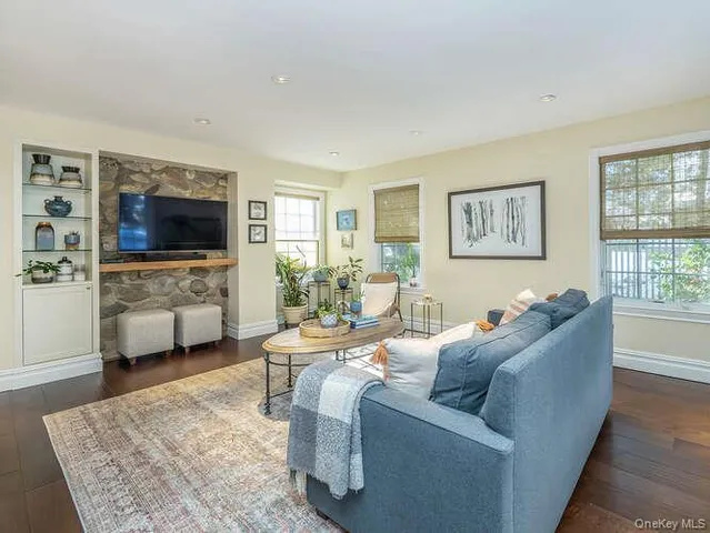 $1,950,000 | 23 Ivy Way, Port Washington, NY 11050