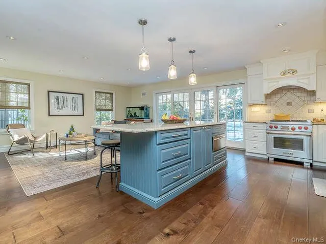 $1,950,000 | 23 Ivy Way, Port Washington, NY 11050