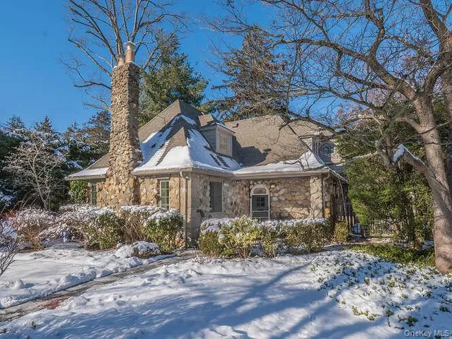 $1,950,000 | 23 Ivy Way, Port Washington, NY 11050