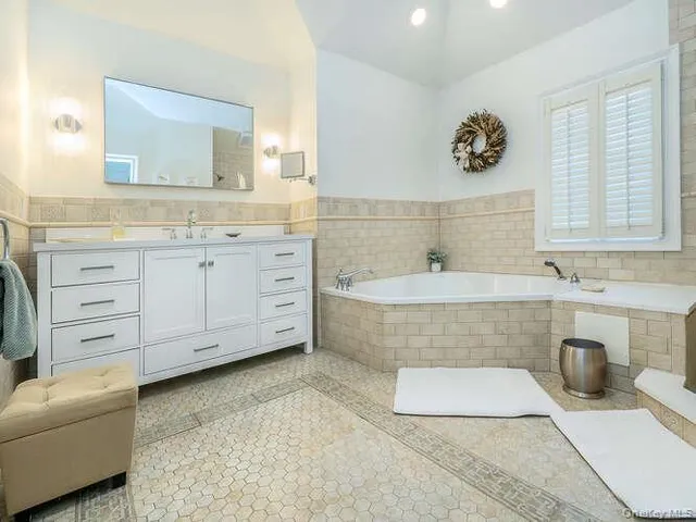 $1,950,000 | 23 Ivy Way, Port Washington, NY 11050