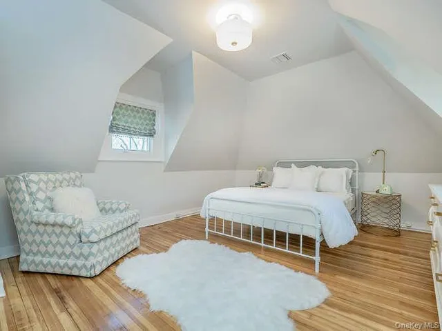 $1,950,000 | 23 Ivy Way, Port Washington, NY 11050