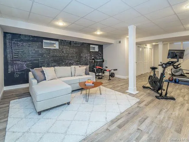 $1,950,000 | 23 Ivy Way, Port Washington, NY 11050