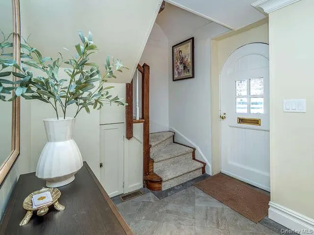 $1,950,000 | 23 Ivy Way, Port Washington, NY 11050