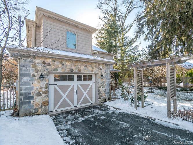 23 Ivy Way Port Washington, NY 11050 - Photo 41 of 47 a front view of a house with garden