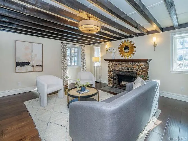 $1,950,000 | 23 Ivy Way, Port Washington, NY 11050