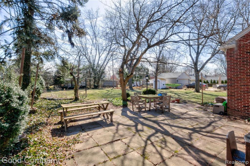 1859 Oxford Road Grosse Pointe Woods, MI 48236 - Photo 41 of 47