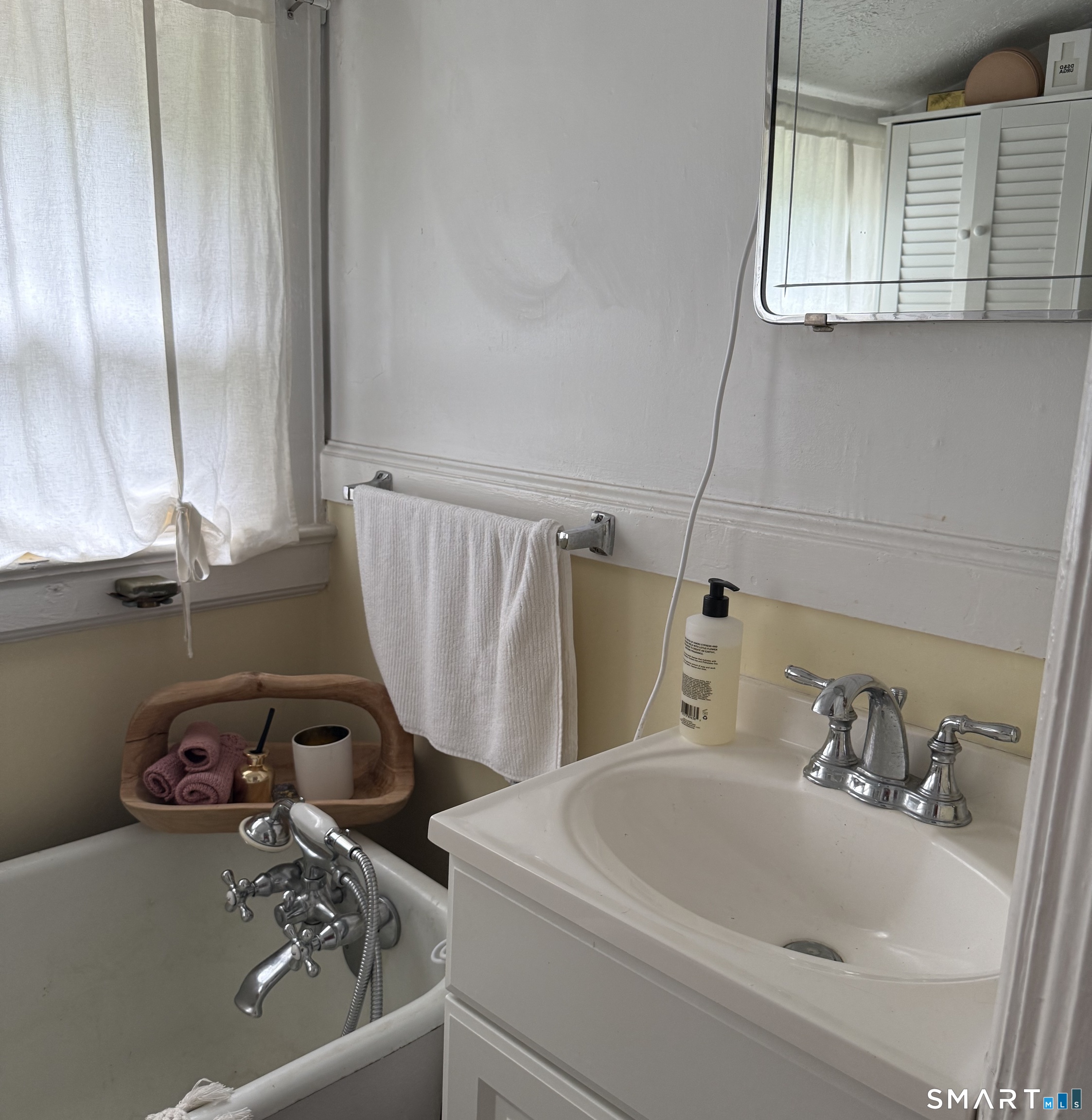 252 West Norwalk Road Norwalk, CT 06850 - Photo 17 of 23 2nd floor bath has charming claw foot tub