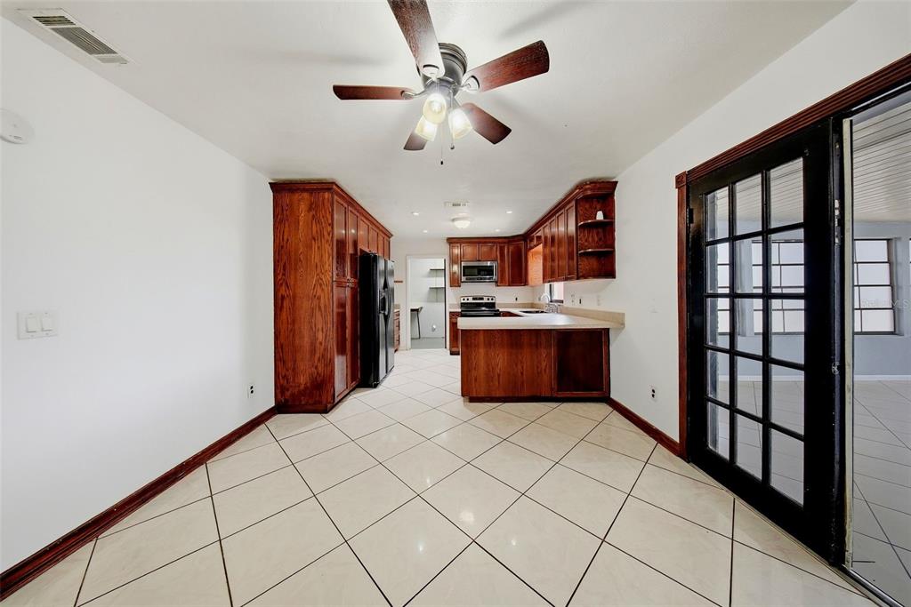 5020 Pine Street Seffner, FL 33584 - Photo 9 of 42