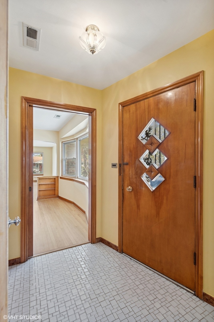 7010 West Devon Avenue Chicago, IL 60631 - Photo 5 of 51 an empty room with windows and closet