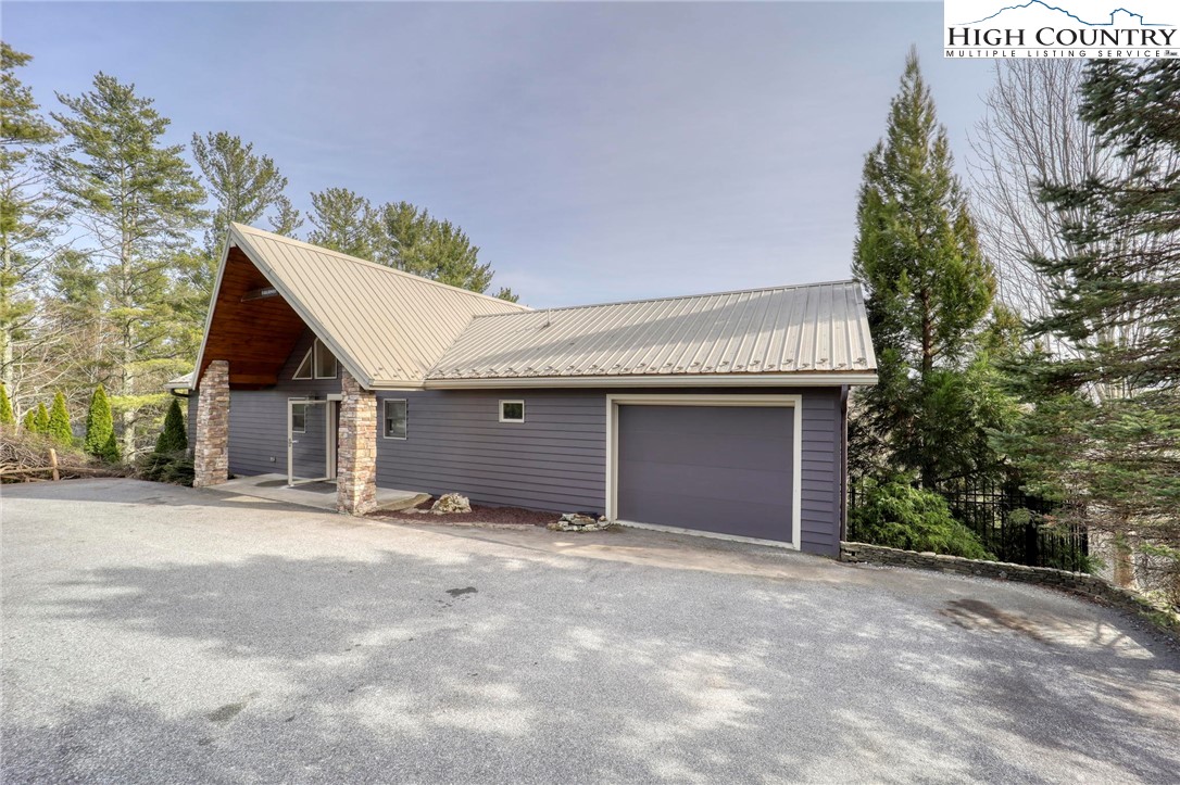 734 Ridge Road Boone, NC 28607 - Photo 5 of 50 Gallery Image 5