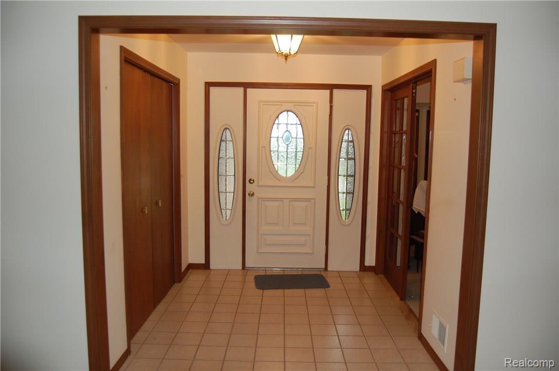 2769 Broadmoor Court Rochester, MI 48309 - Photo 7 of 25 FOYER.jpg