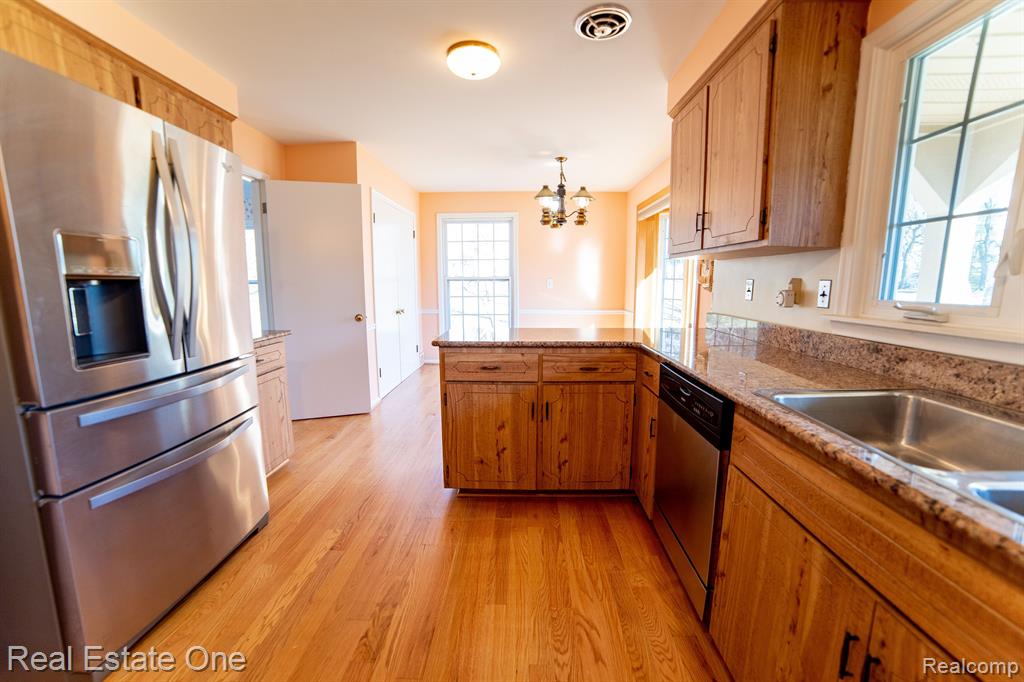 1041 Rock Spring Road Bloomfield Hills, MI 48304 - Photo 11 of 55