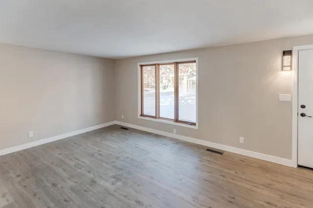 $259,500 | 6169 Donald Street North, Baxter, MN 56425