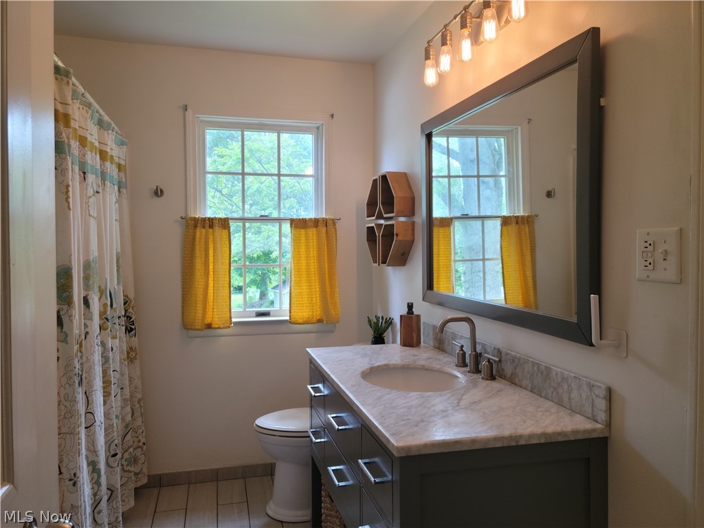 655 Merriman Road Akron, OH 44303 - Photo 25 of 25 2nd Floor Full Hall Bath
