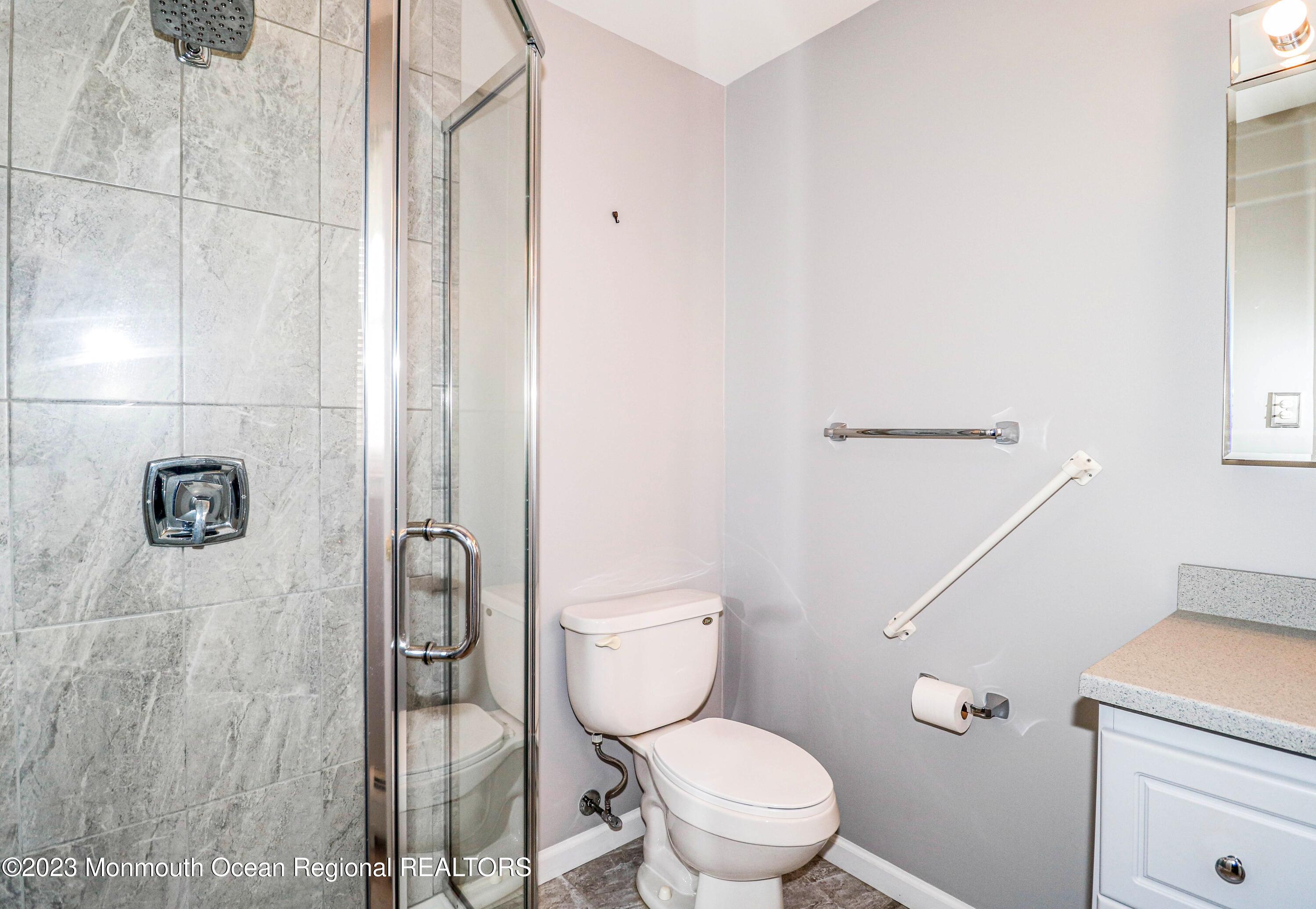 11 Thornton Road Toms River, NJ 08757 - Photo 8 of 30 11 thornton master bath 2