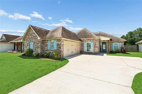 $300,000 | 31357 Sweetwater Ridge Drive, Walker, LA 70785
