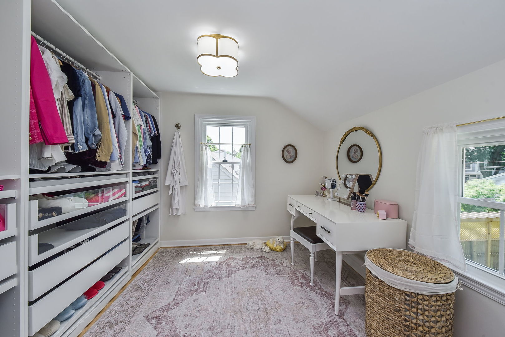 808 Anderson Boulevard Geneva, IL 60134 - Photo 16 of 30 a room with furniture a rug and a window