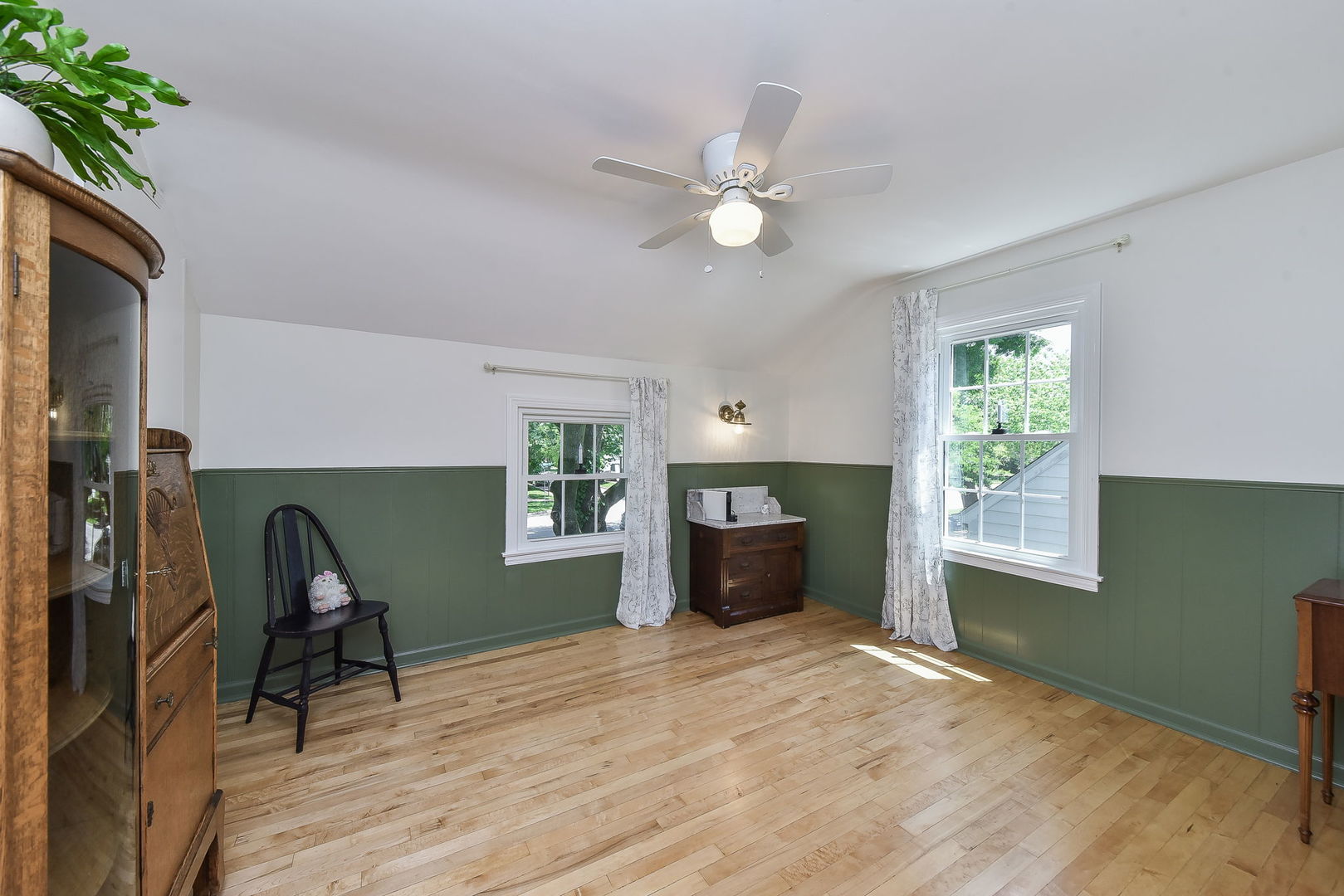 808 Anderson Boulevard Geneva, IL 60134 - Photo 17 of 30 a view of empty room with window and fireplace