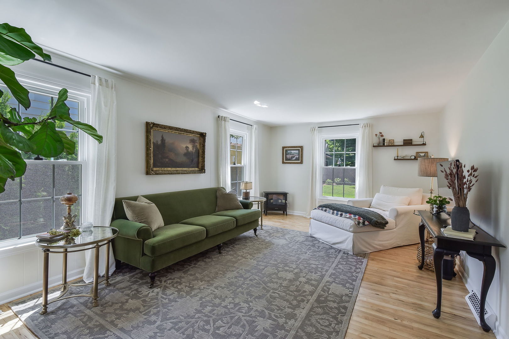 808 Anderson Boulevard Geneva, IL 60134 - Photo 5 of 30 a living room with furniture and a wooden floor