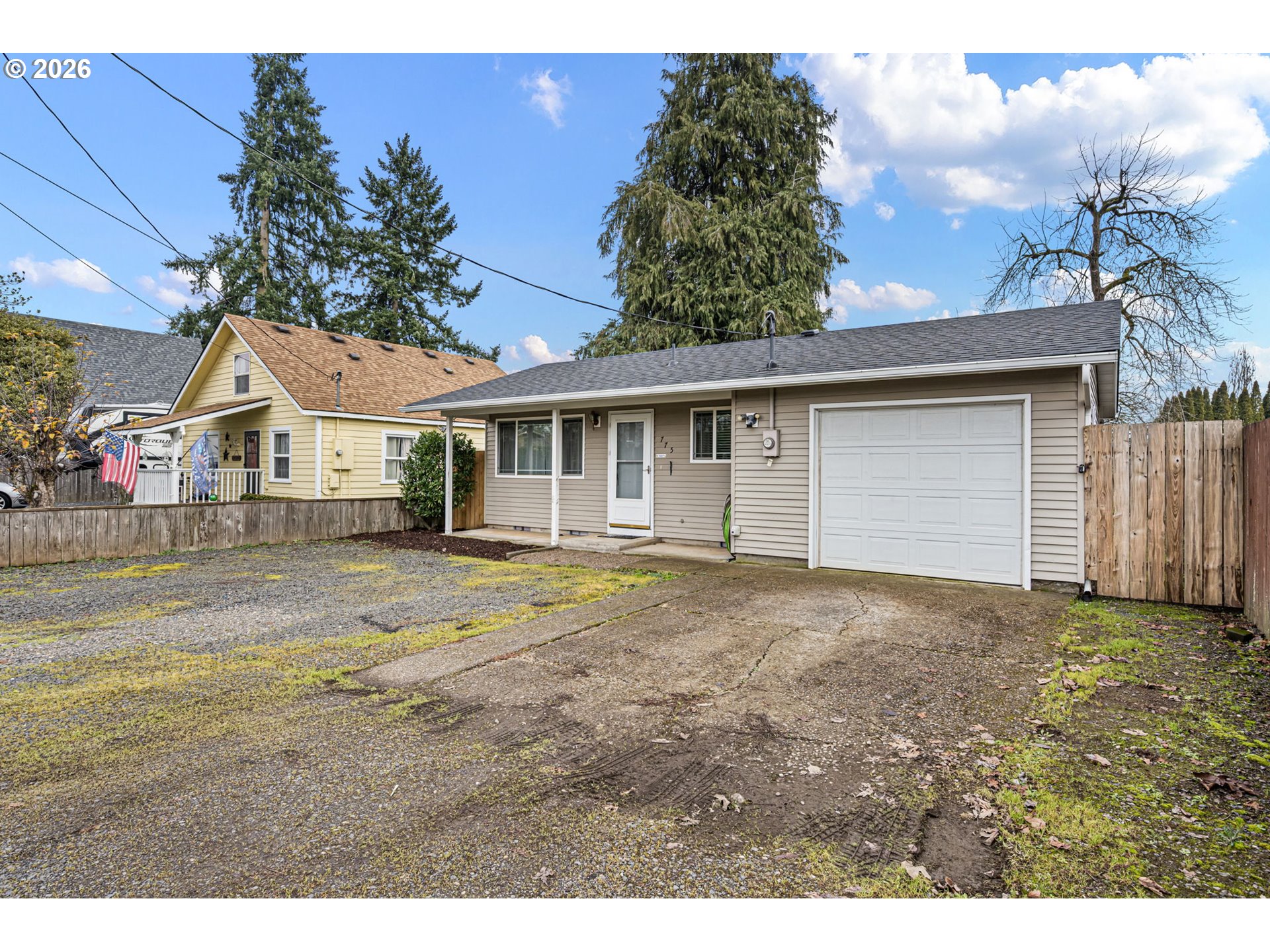 775 54th Street Springfield, OR 97478 - Photo 2 of 31 a view of outdoor space yard and front view of a house