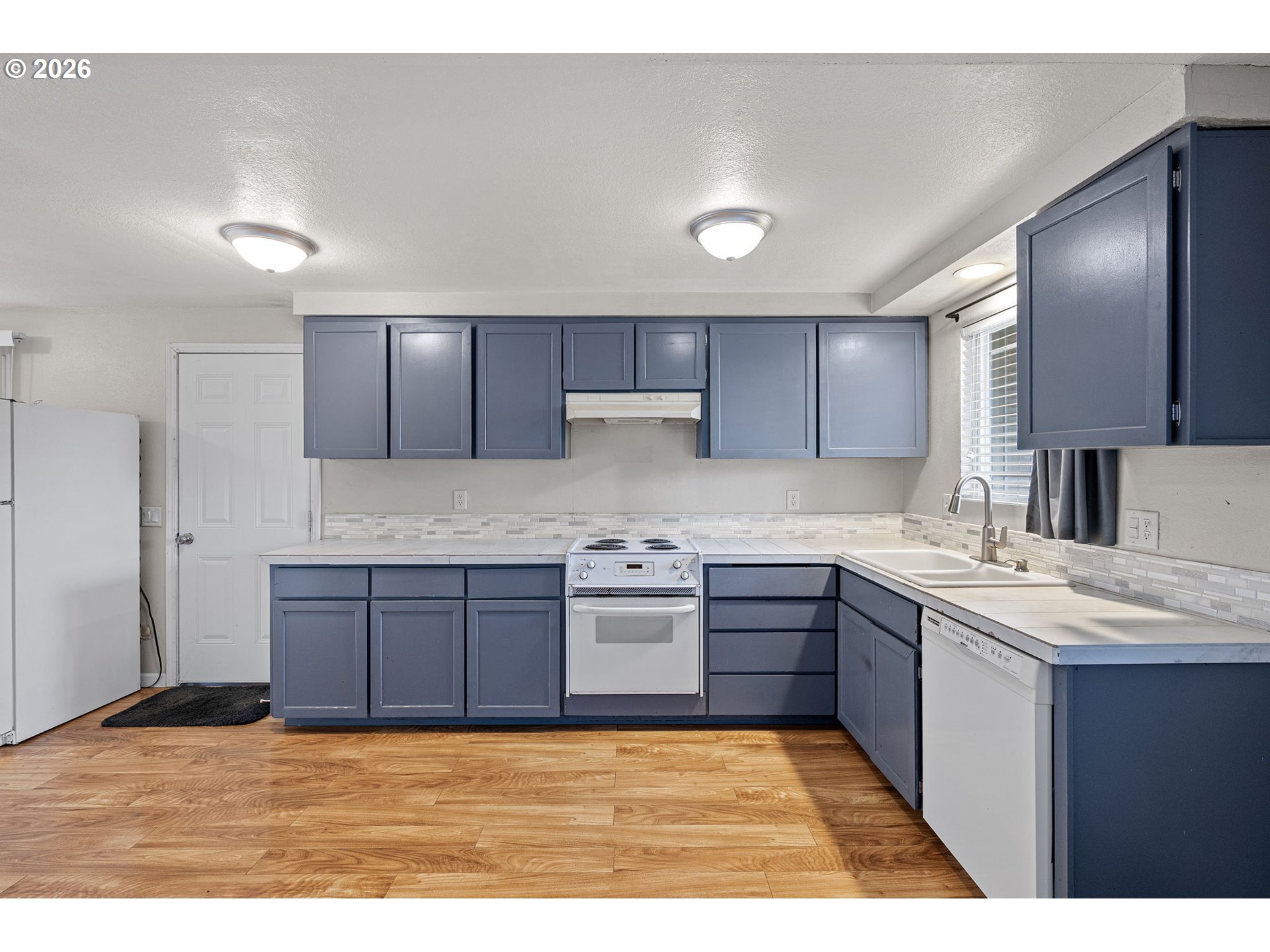 775 54th Street Springfield, OR 97478 - Photo 4 of 31 a kitchen with stainless steel appliances granite countertop a sink stove and refrigerator