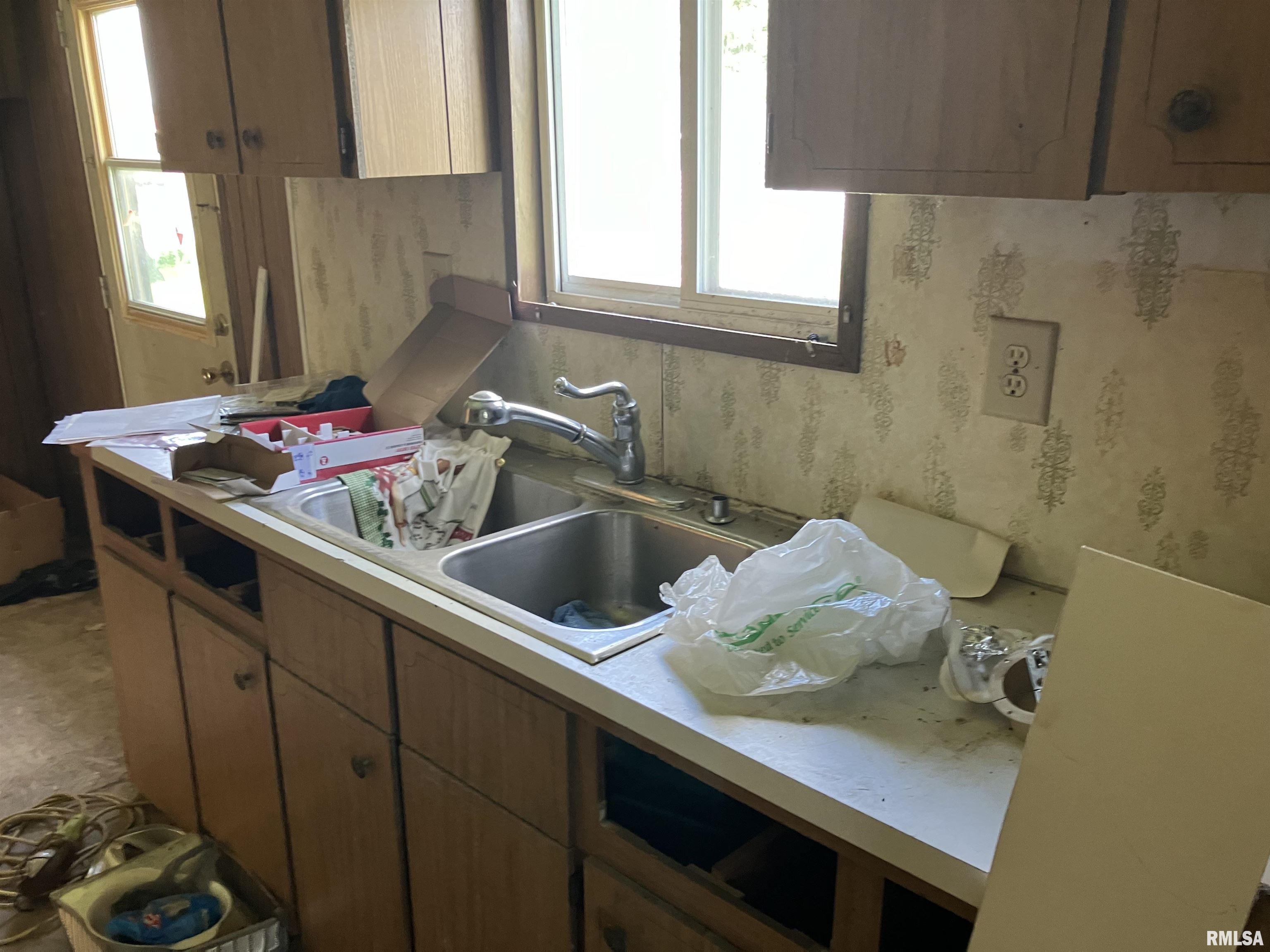 114 Oak Street Gladstone, IL 61437 - Photo 12 of 27