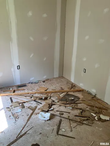 $12,000 | 114 Oak Street, Gladstone, IL 61437