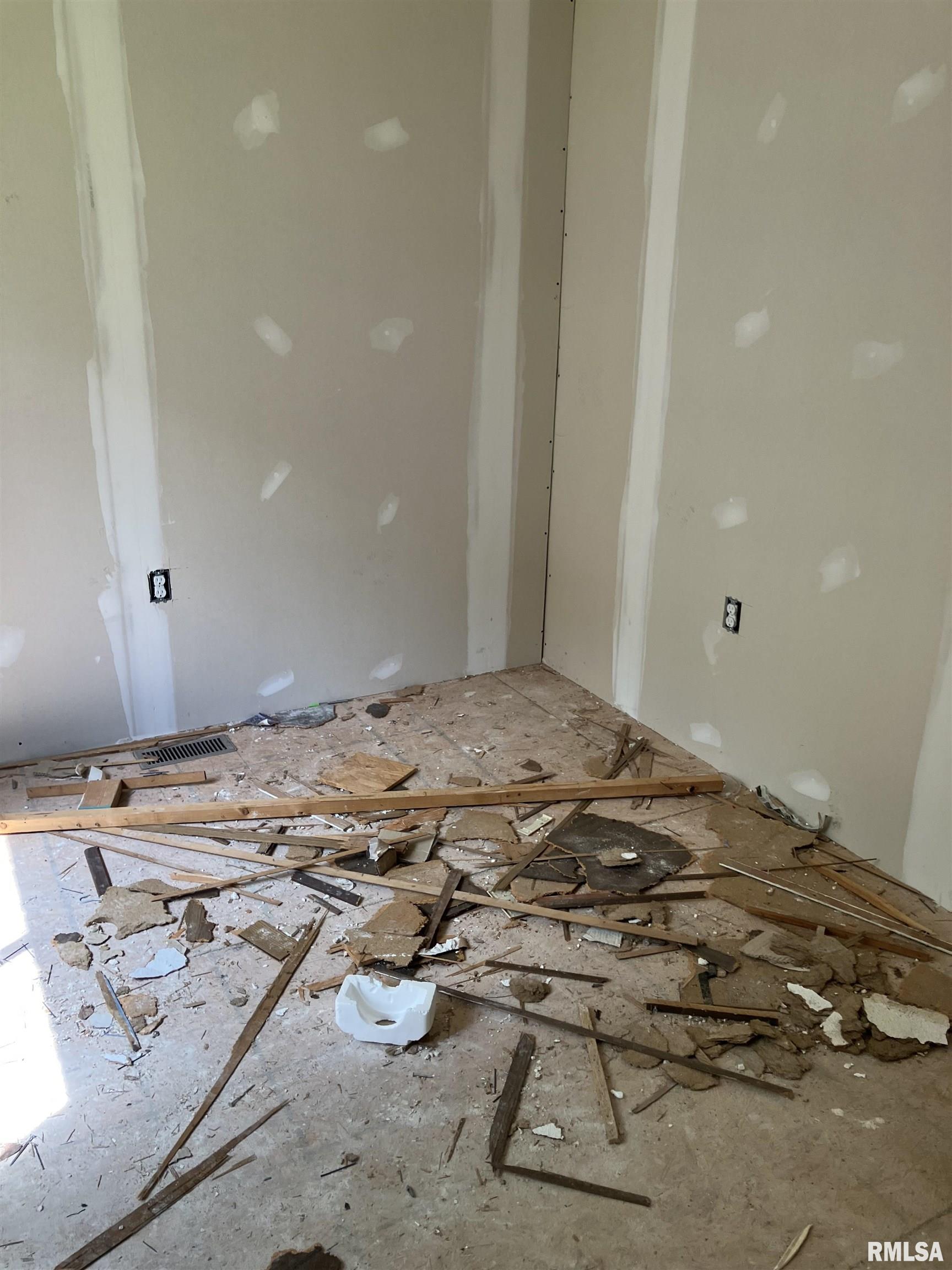 114 Oak Street Gladstone, IL 61437 - Photo 18 of 27