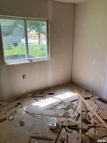 $12,000 | 114 Oak Street, Gladstone, IL 61437