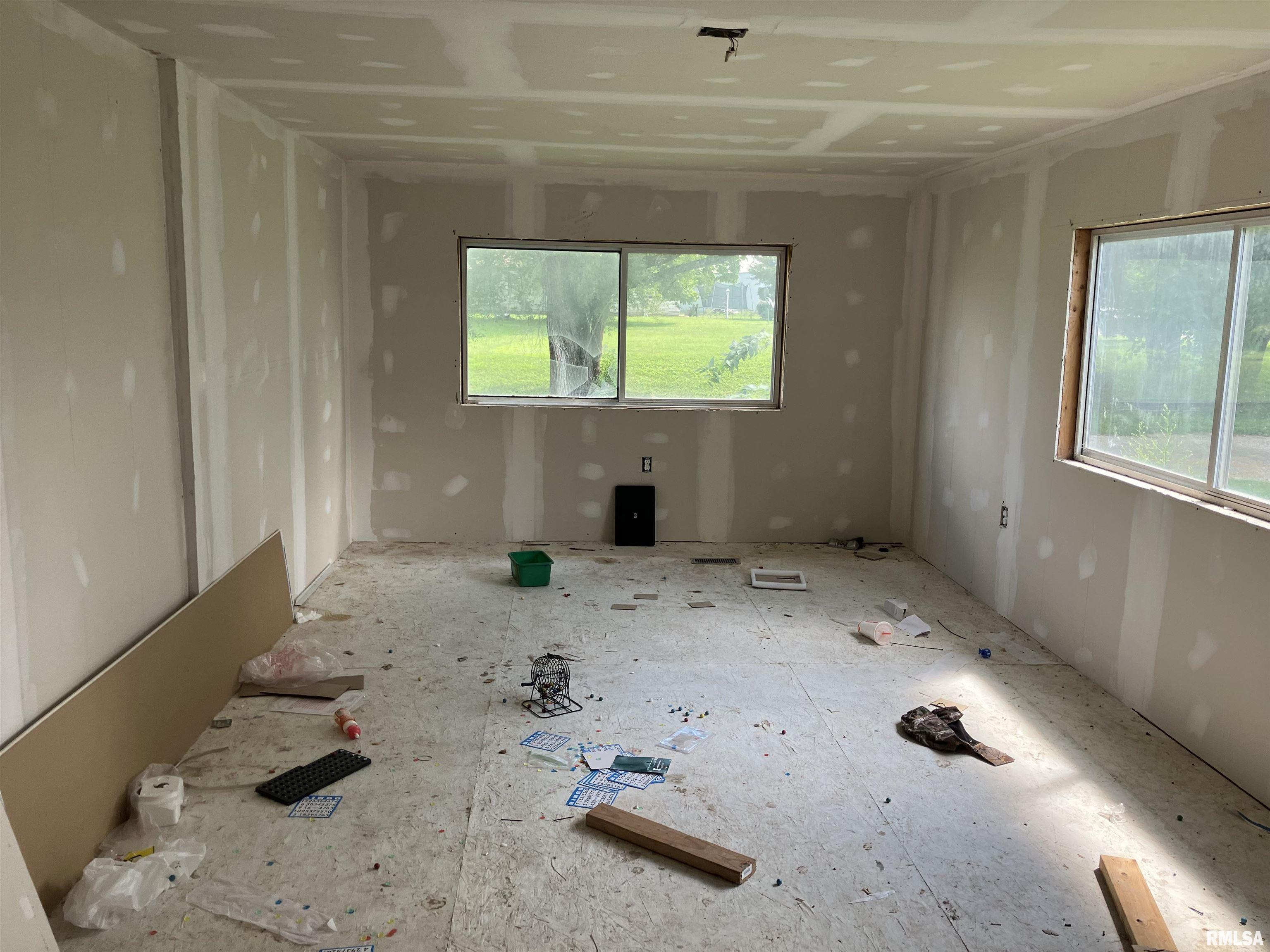 114 Oak Street Gladstone, IL 61437 - Photo 6 of 27