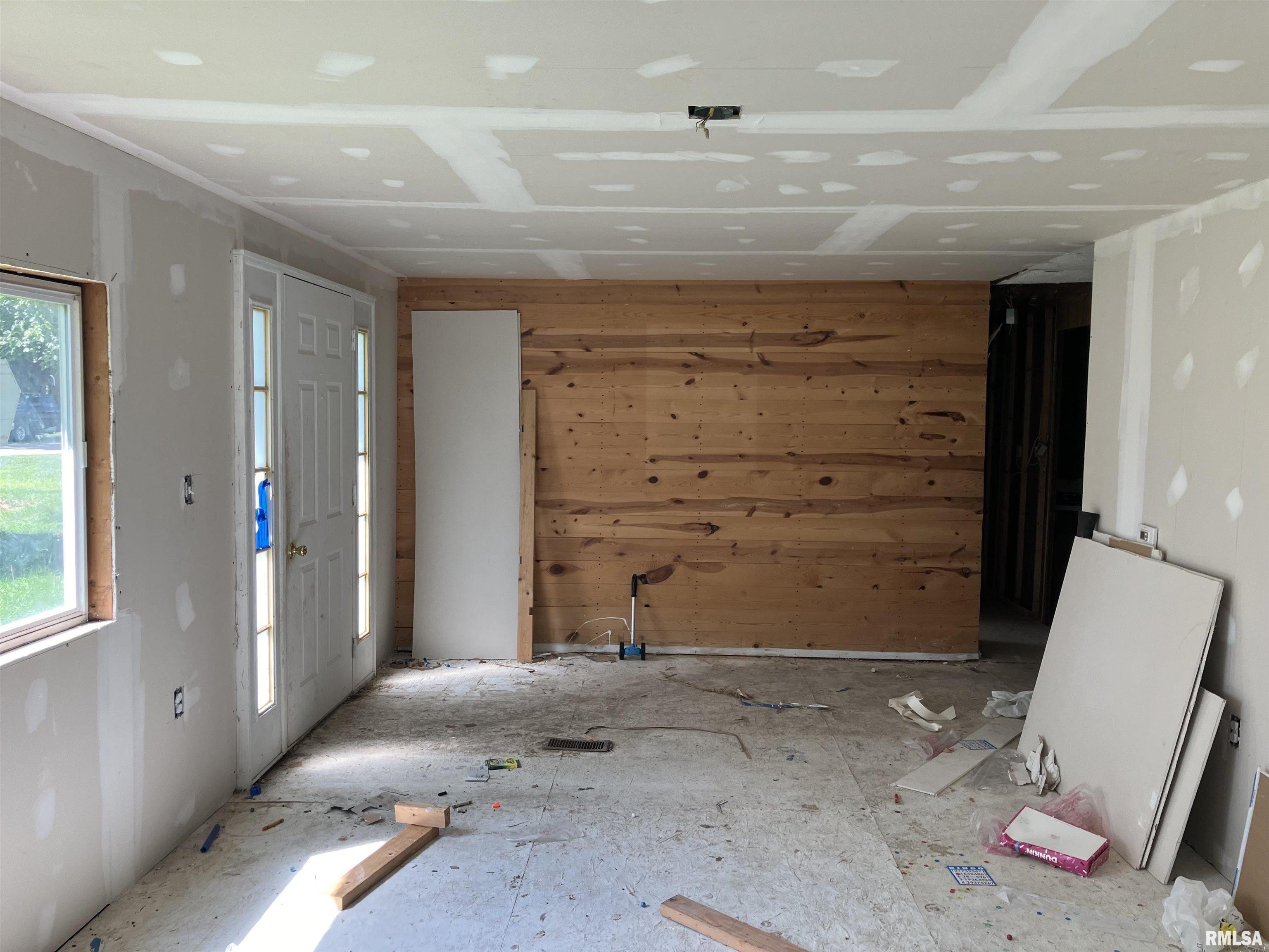 114 Oak Street Gladstone, IL 61437 - Photo 7 of 27