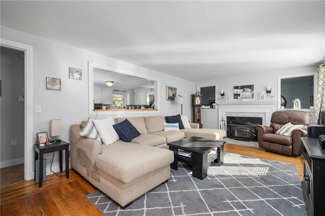 645 County Road Barrington, RI 02806 - Photo 8 of 24 Gallery Image 8