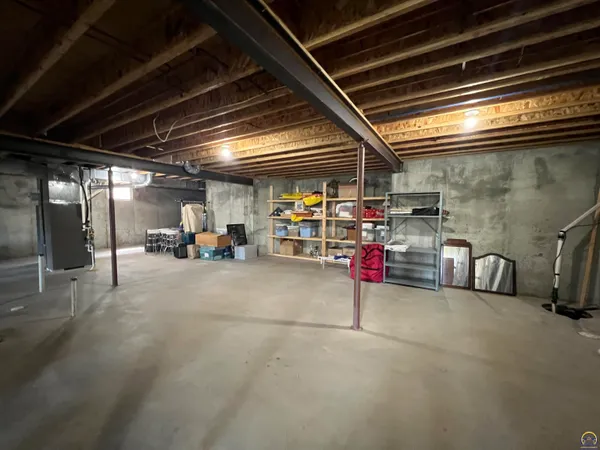 $325,000 | 2420 Southwest Kings Court, Topeka, KS 66614