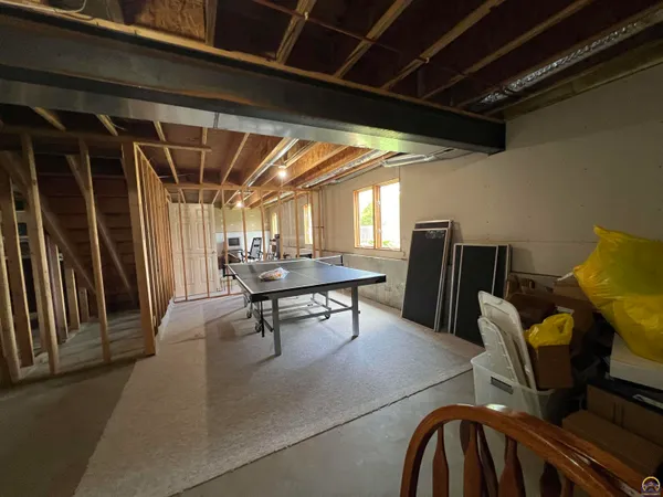 $325,000 | 2420 Southwest Kings Court, Topeka, KS 66614