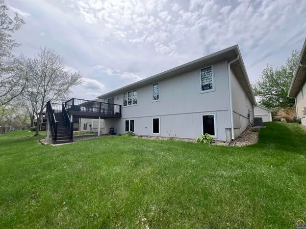 $325,000 | 2420 Southwest Kings Court, Topeka, KS 66614