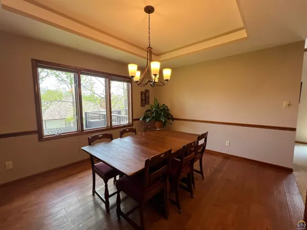 $325,000 | 2420 Southwest Kings Court, Topeka, KS 66614