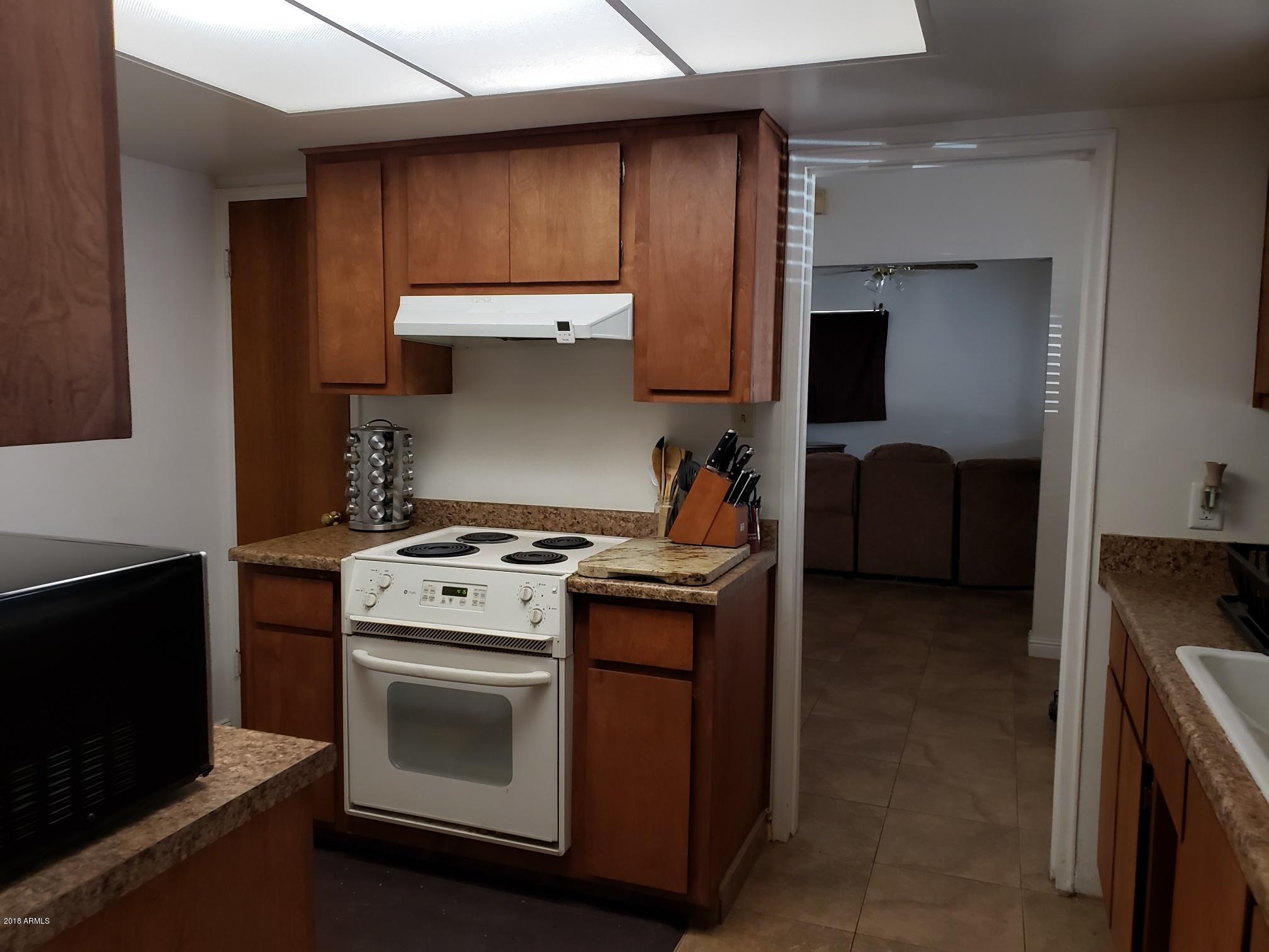 334 West Piedmont Road Phoenix, AZ 85041 - Photo 4 of 36 Kitchen
