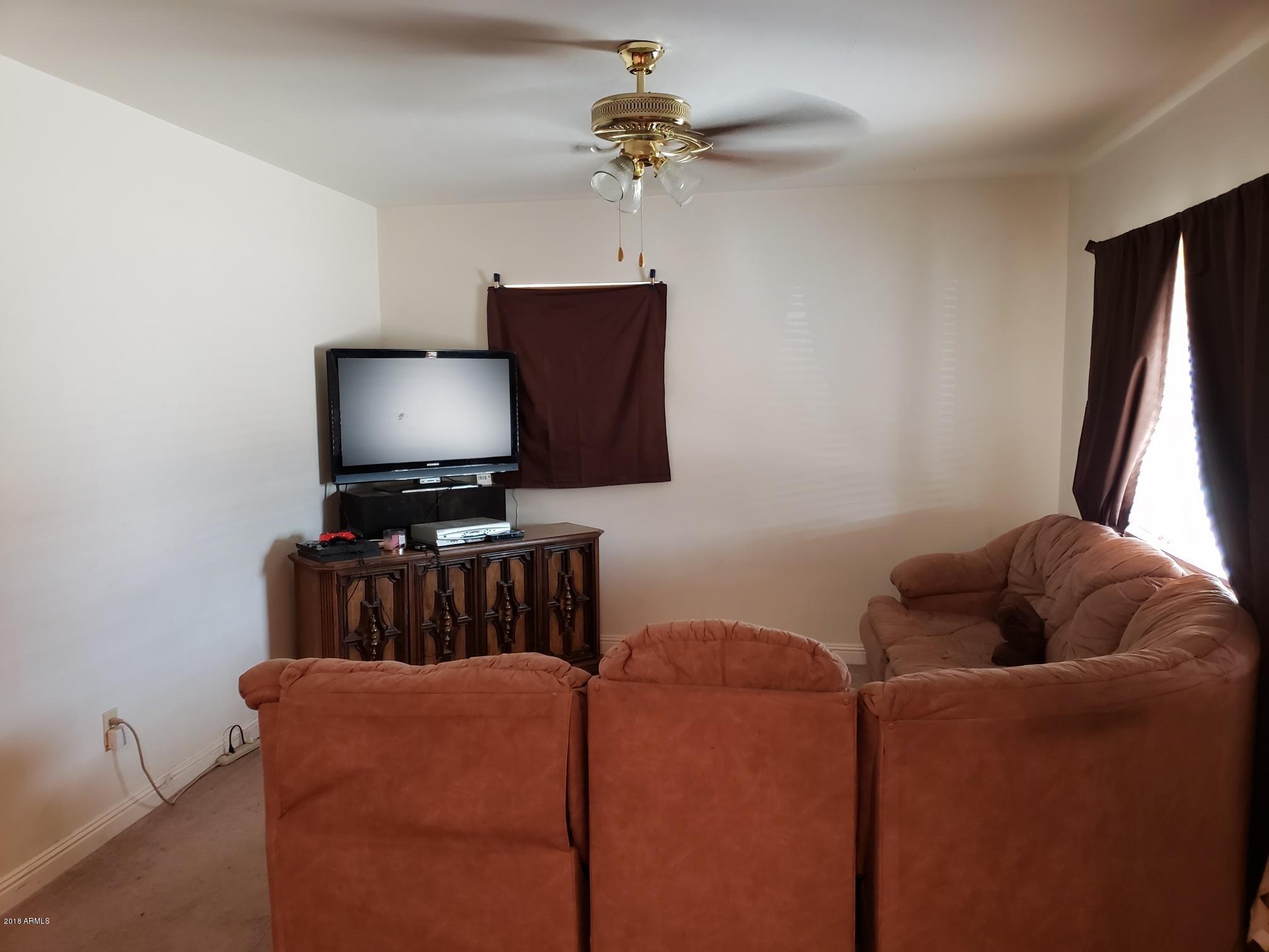 334 West Piedmont Road Phoenix, AZ 85041 - Photo 6 of 36 Living Room