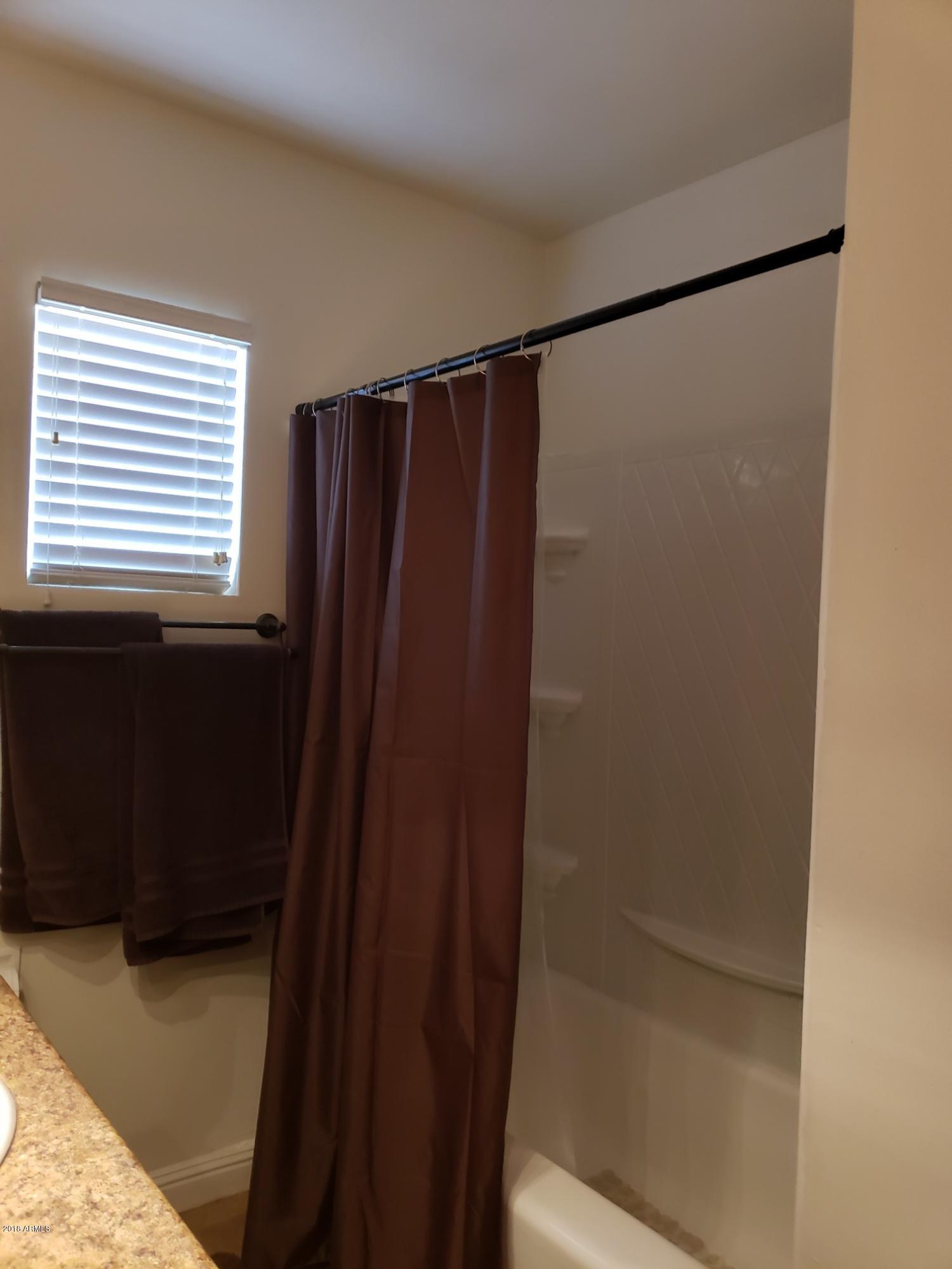 334 West Piedmont Road Phoenix, AZ 85041 - Photo 10 of 36 Bath tub & shower
