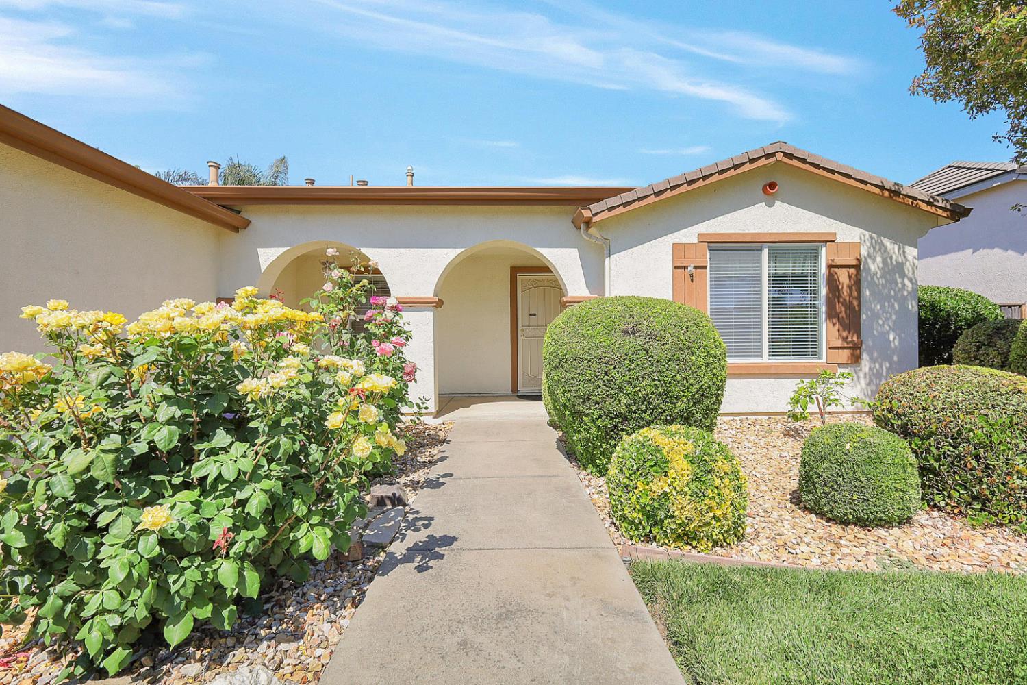 9840 Ellis Way Live Oak, CA 95953 - Photo 4 of 44 a front view of a house with a yard