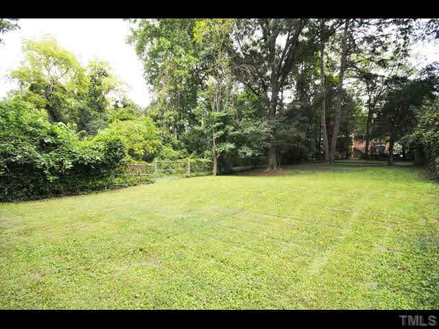 1821 White Oak Road Raleigh, NC 27608 - Photo 23 of 25 a view of a outdoor space