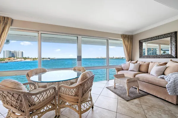 $2,200 | 400 Wilma Circle, Unit 309, Riviera Beach, FL 33404